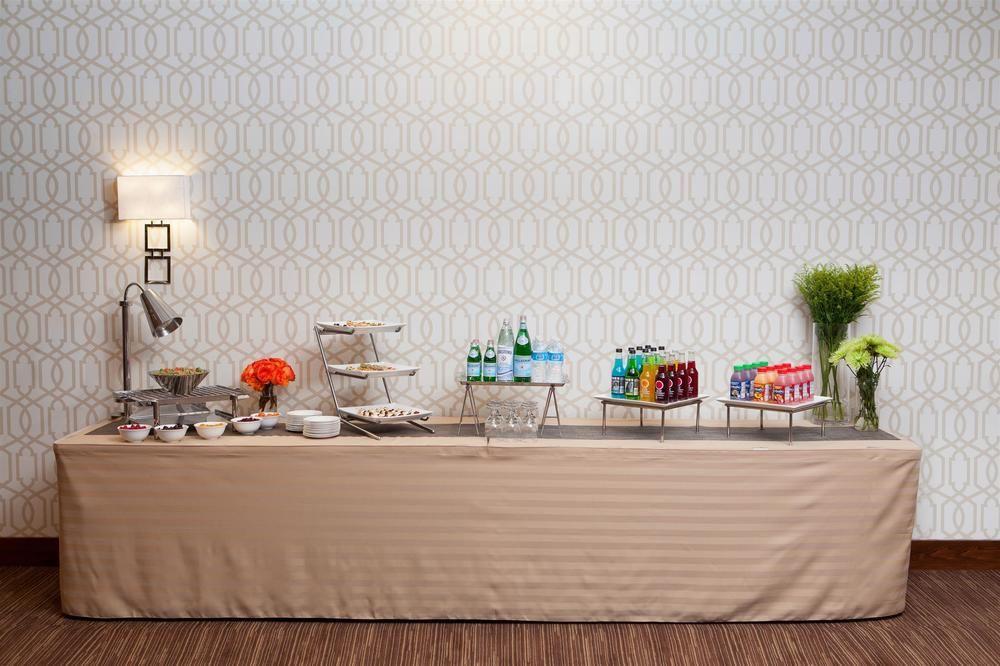 Sheraton Pittsburgh Airport Hotel 4*