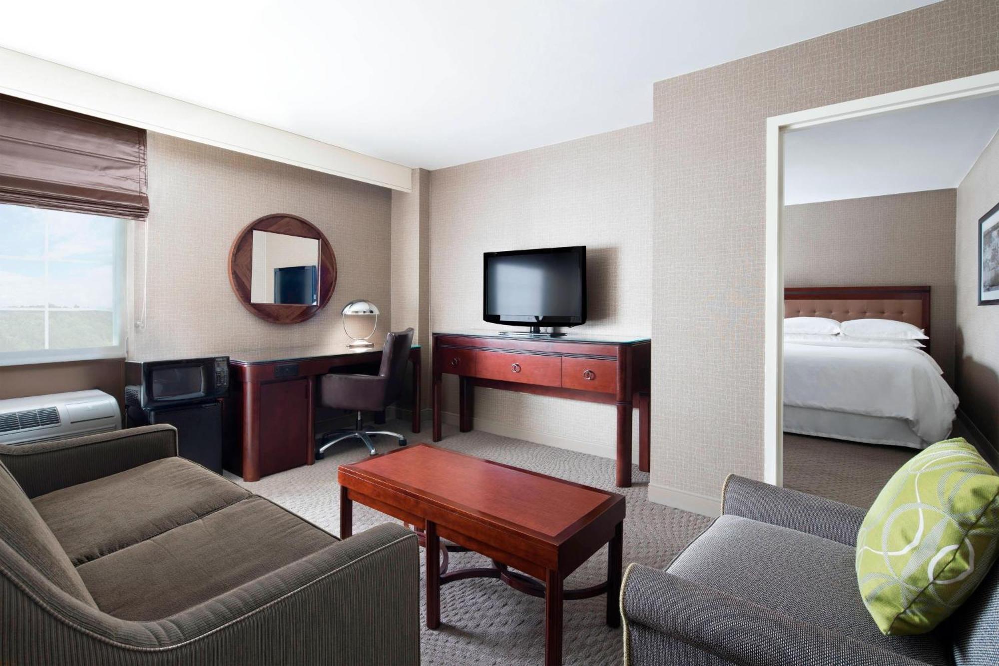 Sheraton Pittsburgh Airport 4*