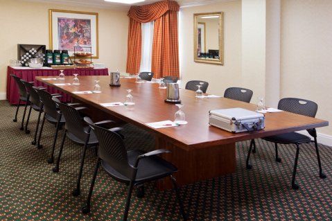 Sheraton Pittsburgh Airport Hotel 4*